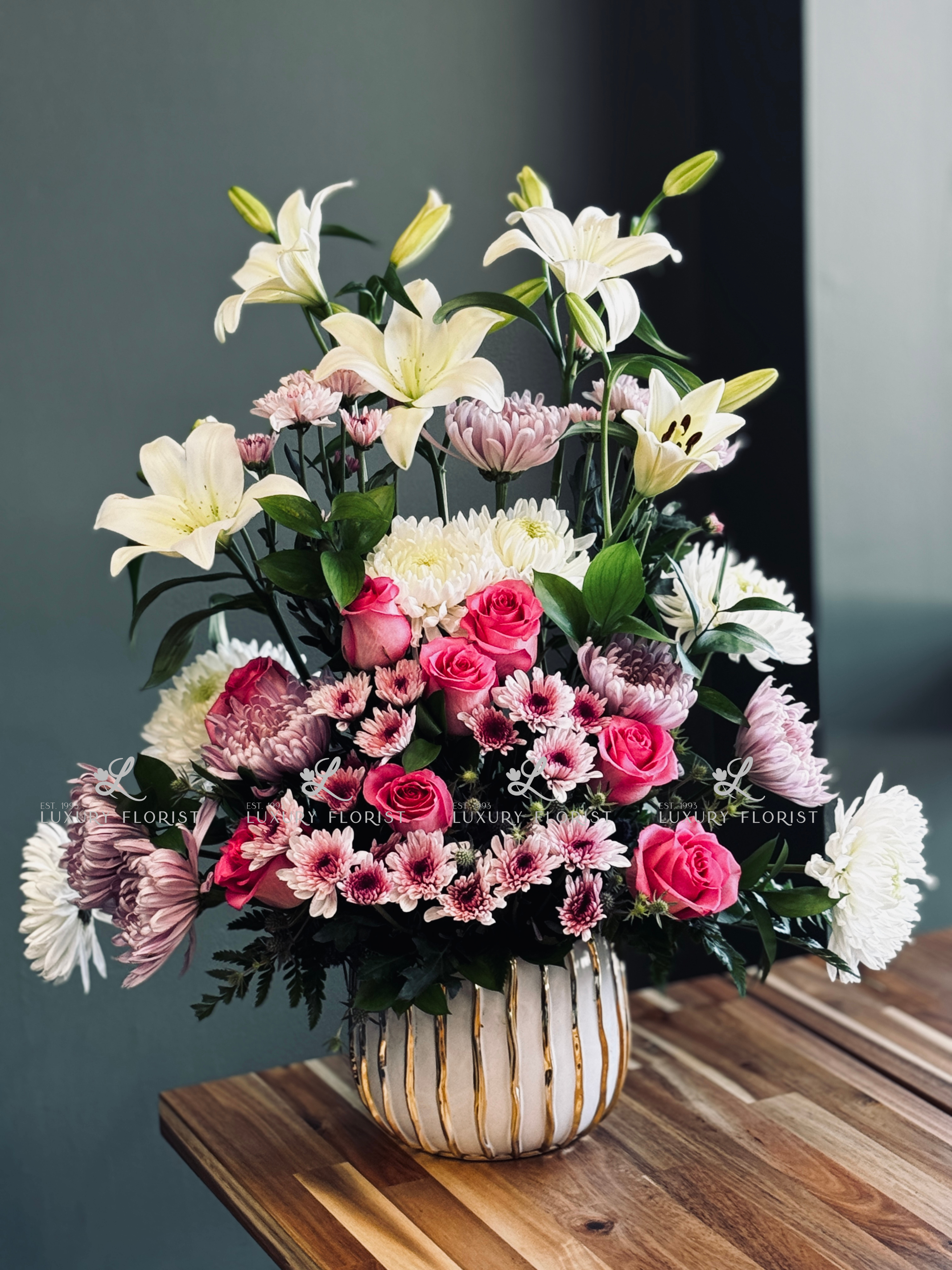 pink flowers arrangement 