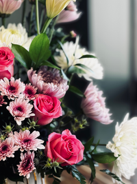 pink flowers arrangement 