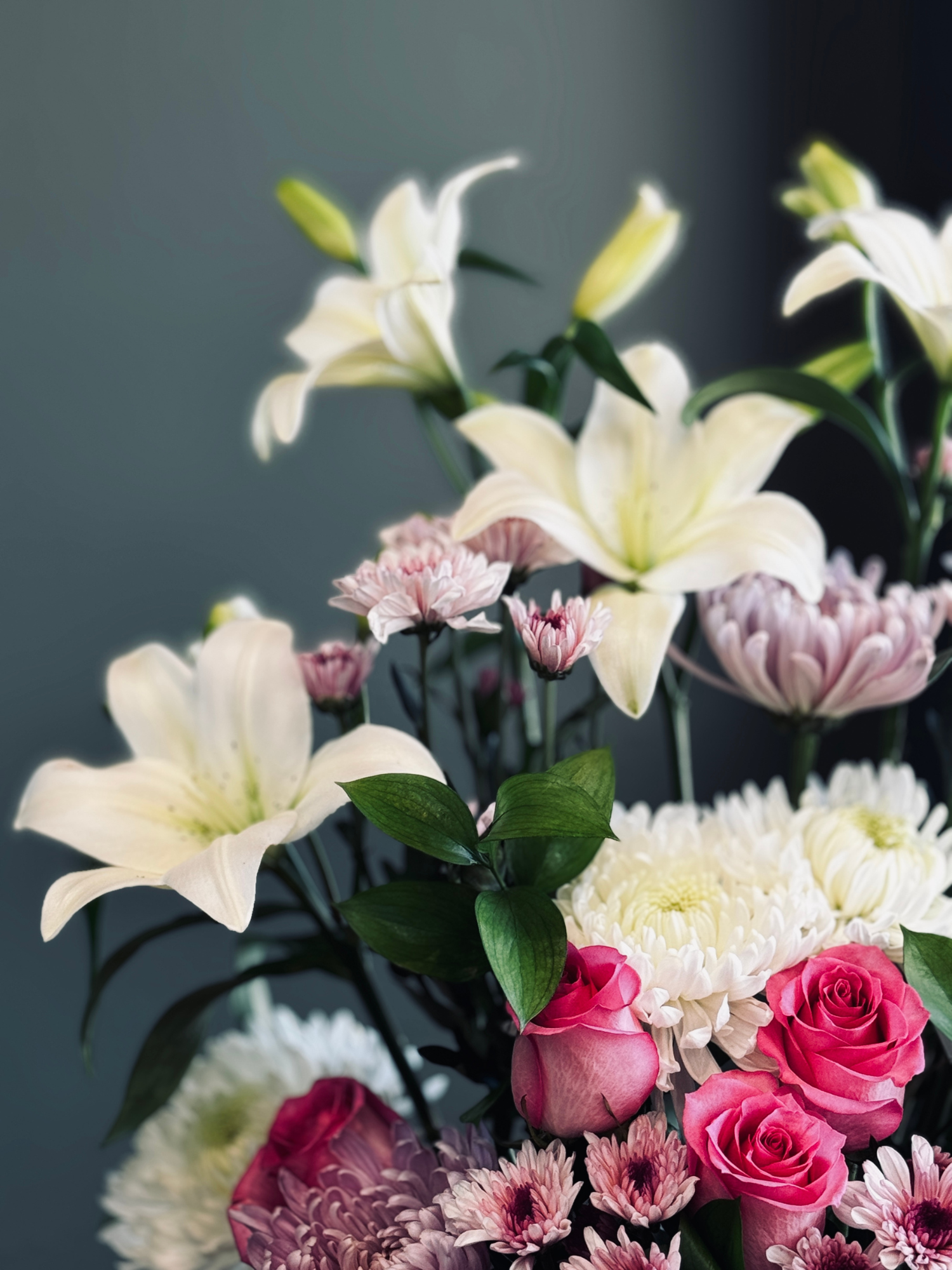 pink flowers arrangement 