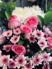 pink flowers arrangement 